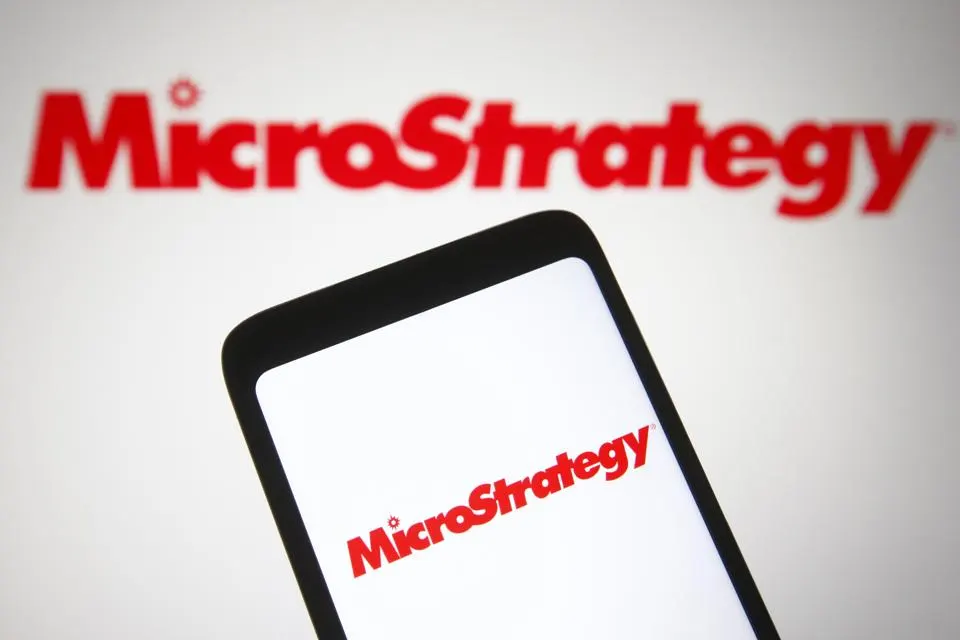 MicroStrategy在Q3财报中如何对比特币资产进行会计处理？
